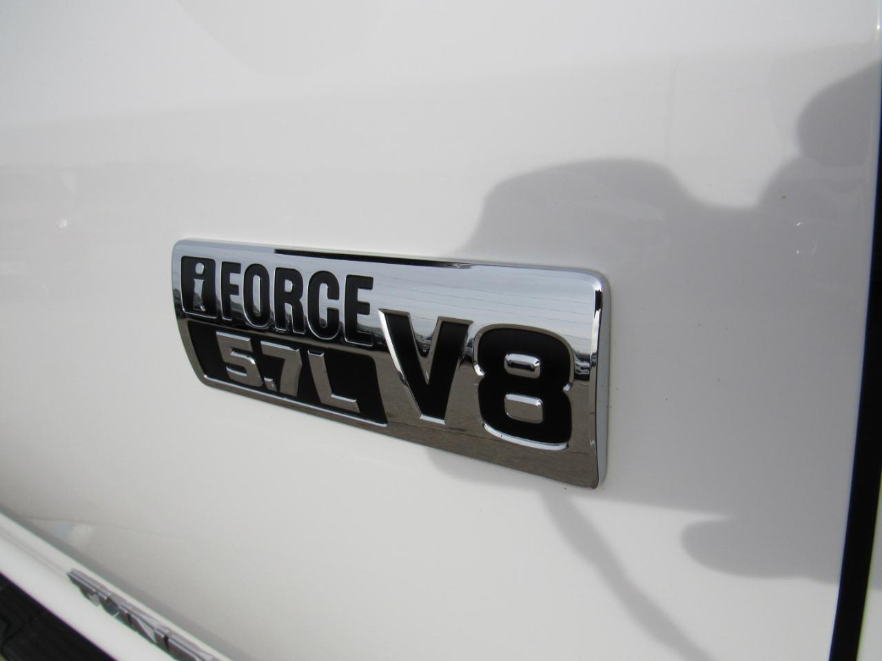 Toyota Tundra 4WD Limited CrewMax 5.5' Bed 5.7L FFV (Natl) 2017