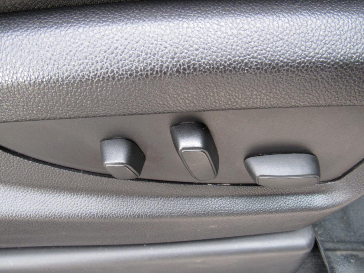 GMC Yukon XL 4WD 4dr SLE 2016