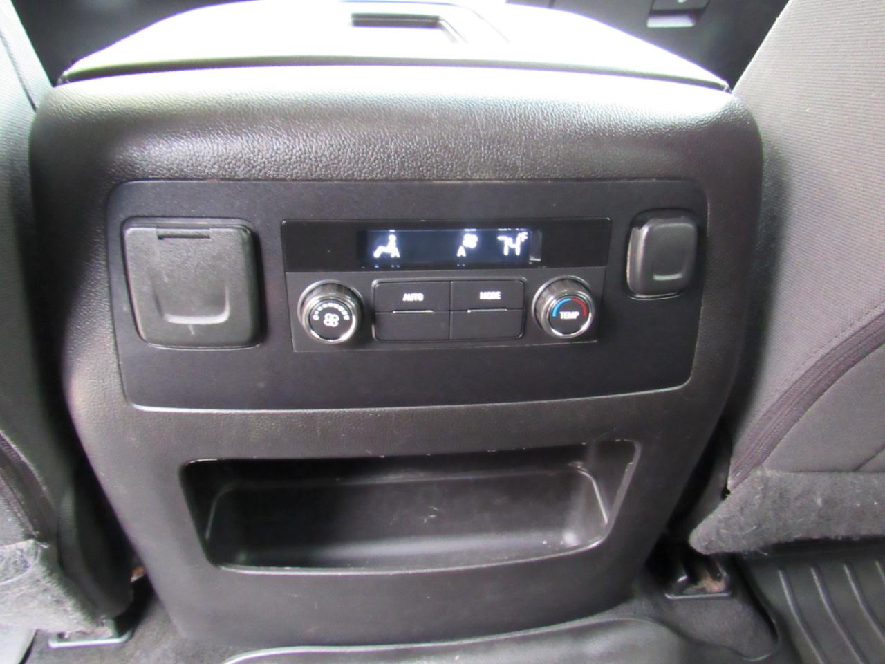 GMC Yukon XL 4WD 4dr SLE 2016