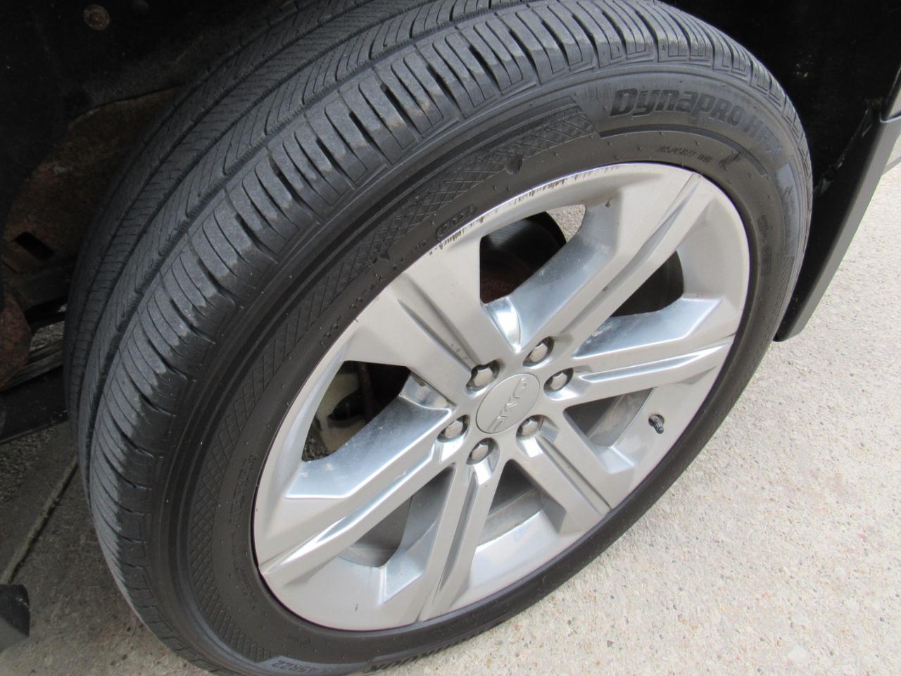 GMC Yukon XL 4WD 4dr SLE 2016