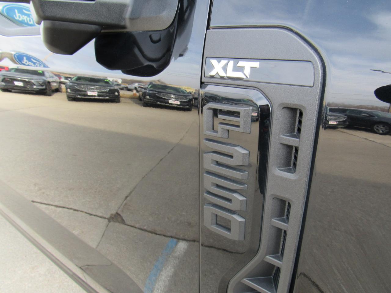 Ford Super Duty F-250 SRW XLT 4WD Crew Cab 6.75' Box 2024