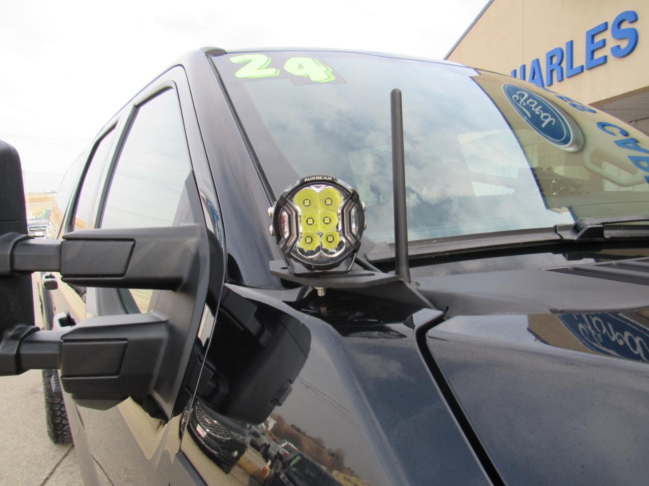 Ford Super Duty F-250 SRW XLT 4WD Crew Cab 6.75' Box 2024