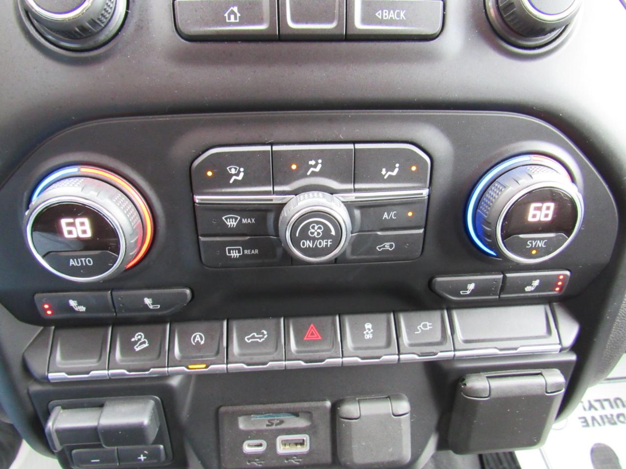 Chevrolet Silverado 1500 4WD Crew Cab 147" LT 2020