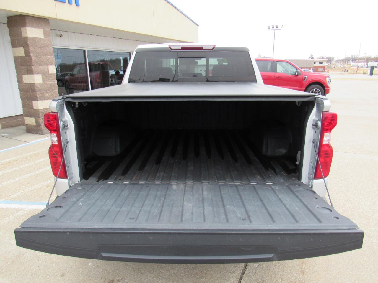 Chevrolet Silverado 1500 4WD Crew Cab 147" LT 2020