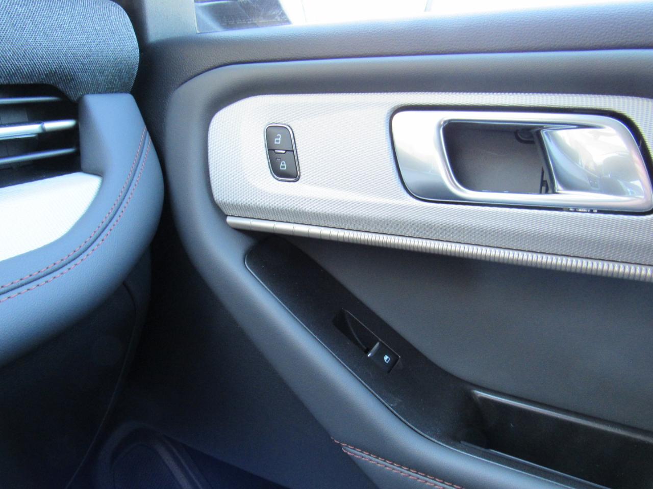 Ford Explorer Active w/200A Pkg 4WD 2026