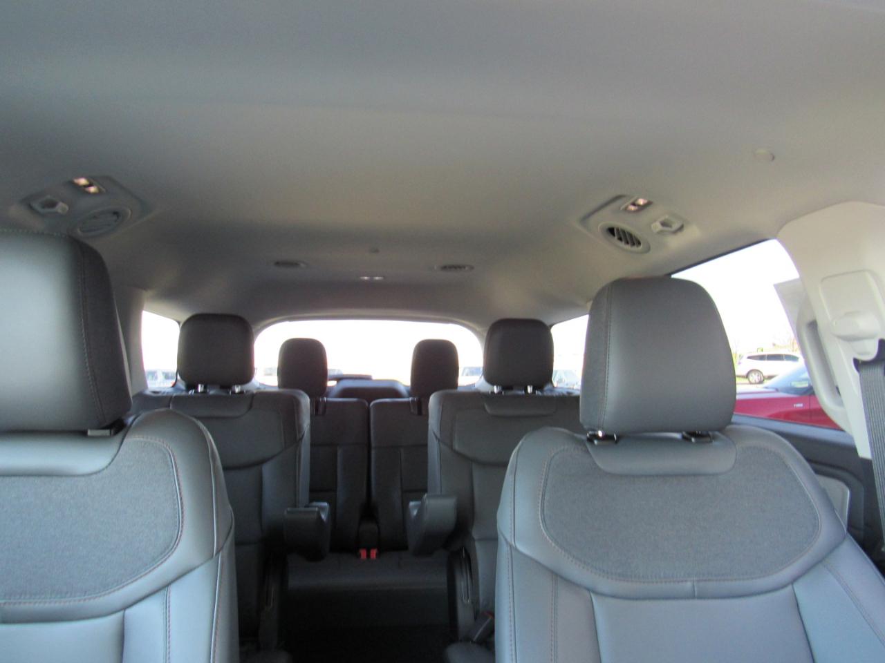 Ford Explorer Active w/200A Pkg 4WD 2026