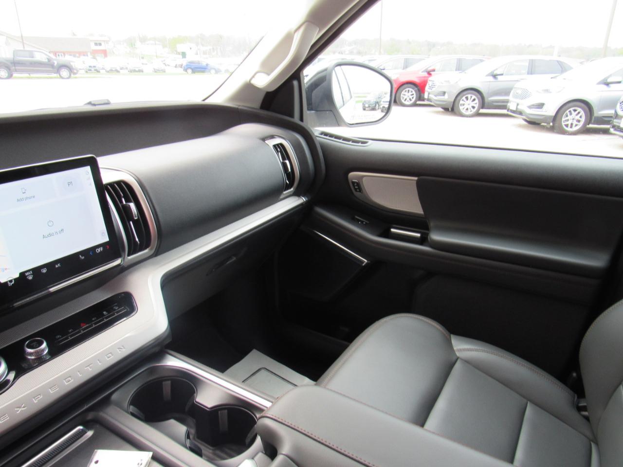 Ford Expedition Active 4x4 2025