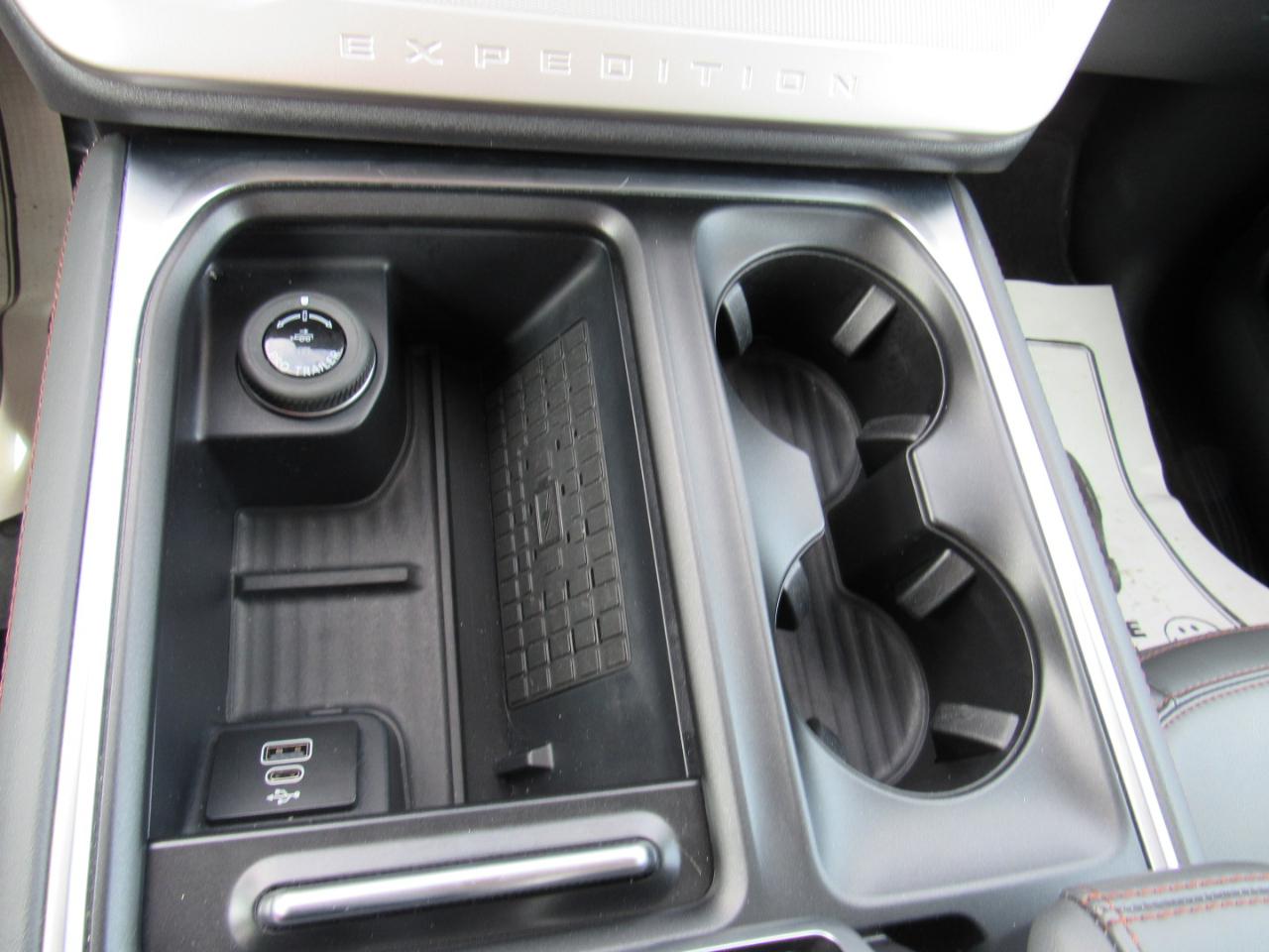 Ford Expedition Active 4x4 2025