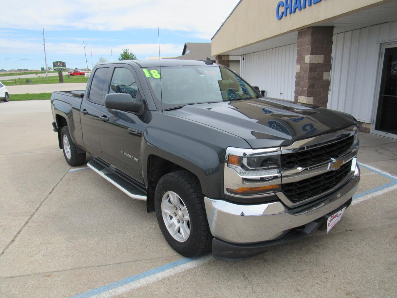 Chevrolet Silverado 1500 4WD Double Cab 143.5" LT w/1LT 2018