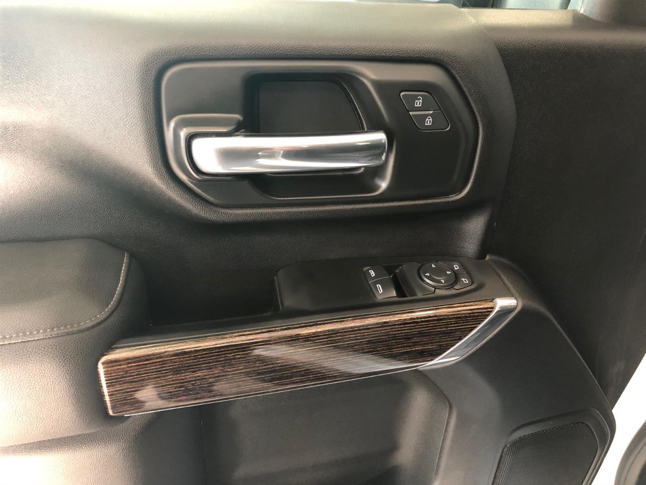 GMC Sierra 2500HD 4WD Reg Cab 142" SLE 2024