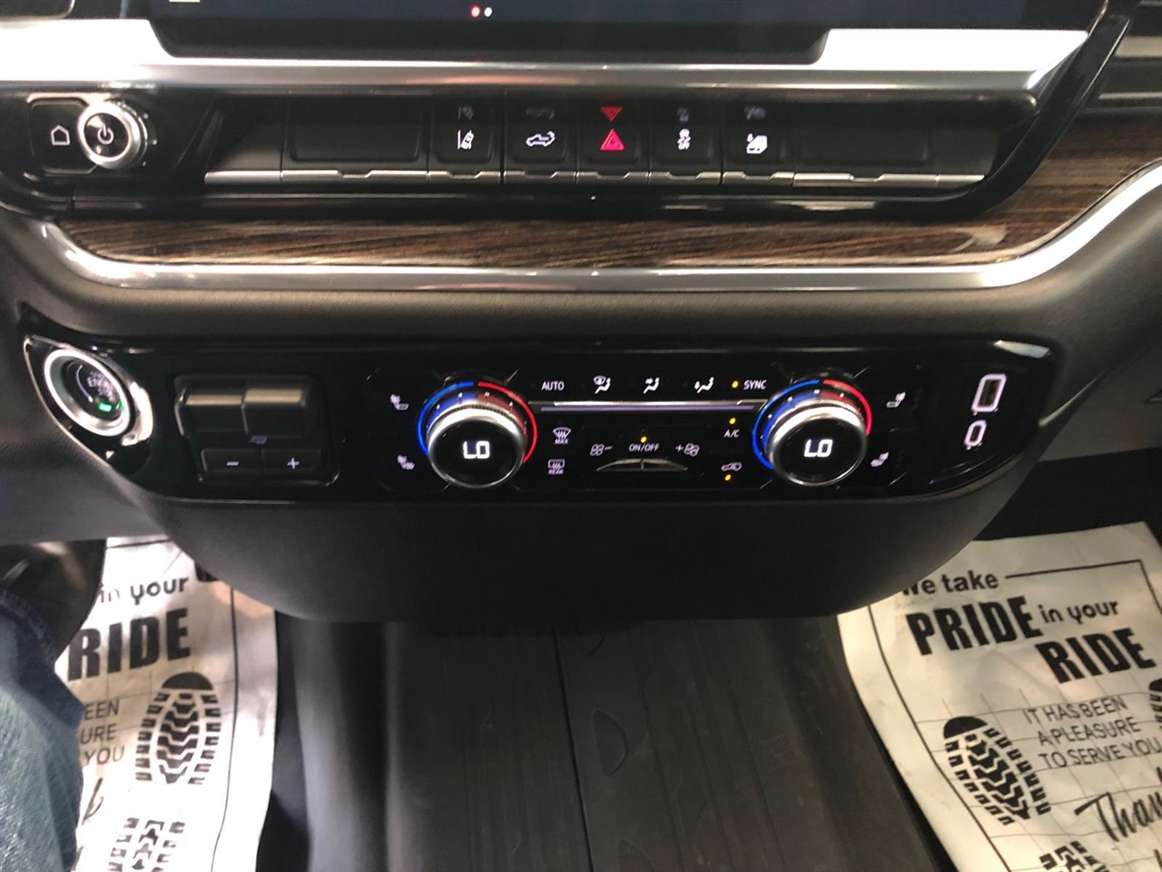 GMC Sierra 2500HD 4WD Reg Cab 142" SLE 2024