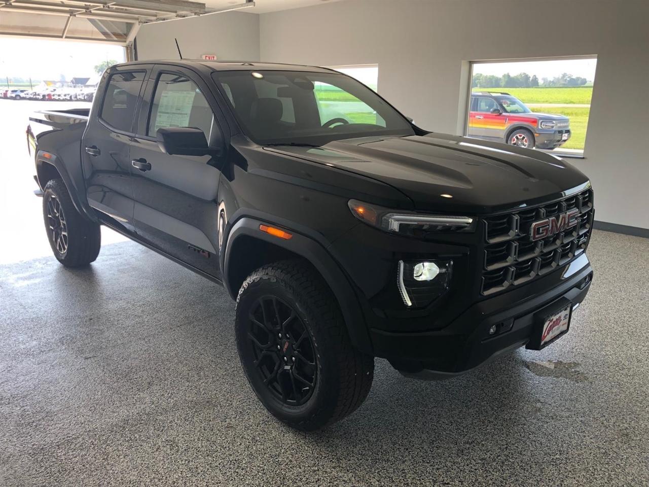 GMC Canyon 4WD Crew Cab AT4 2025