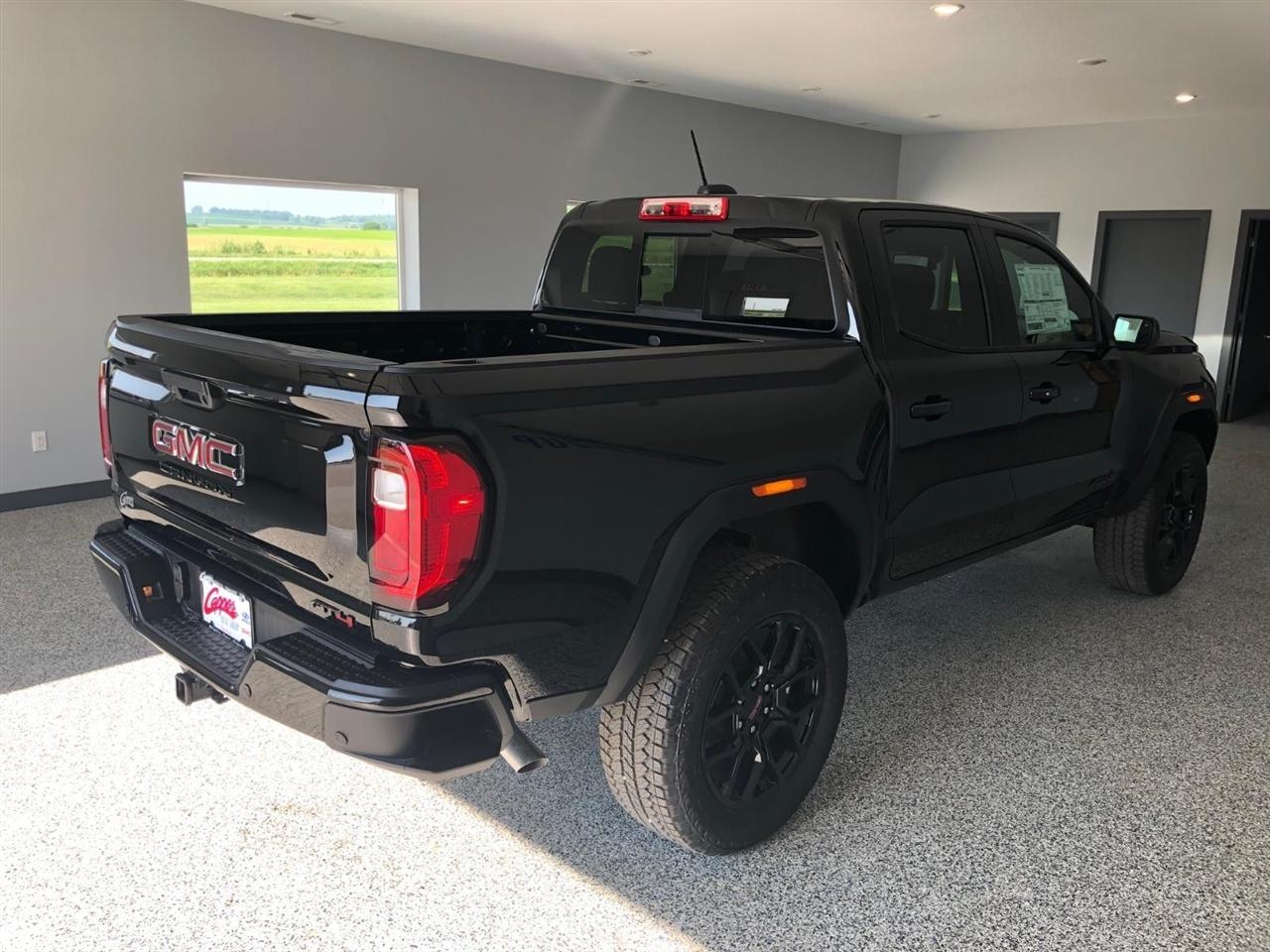 GMC Canyon 4WD Crew Cab AT4 2025