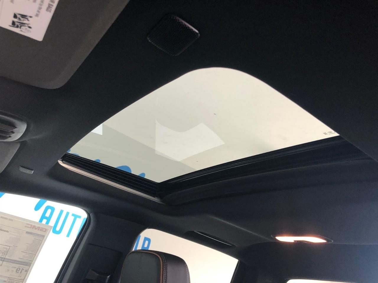 GMC Canyon 4WD Crew Cab AT4 2025