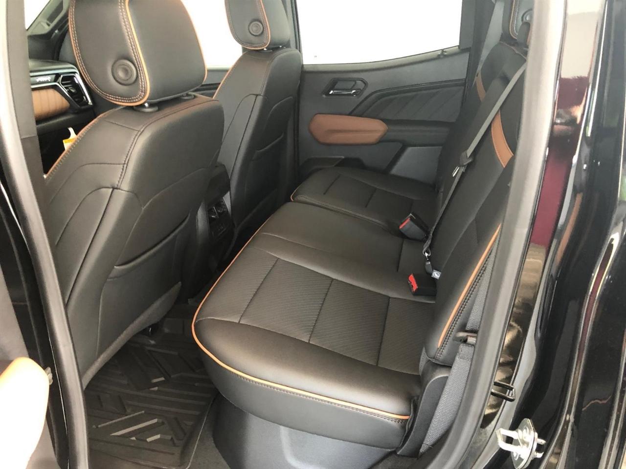 GMC Canyon 4WD Crew Cab AT4 2025