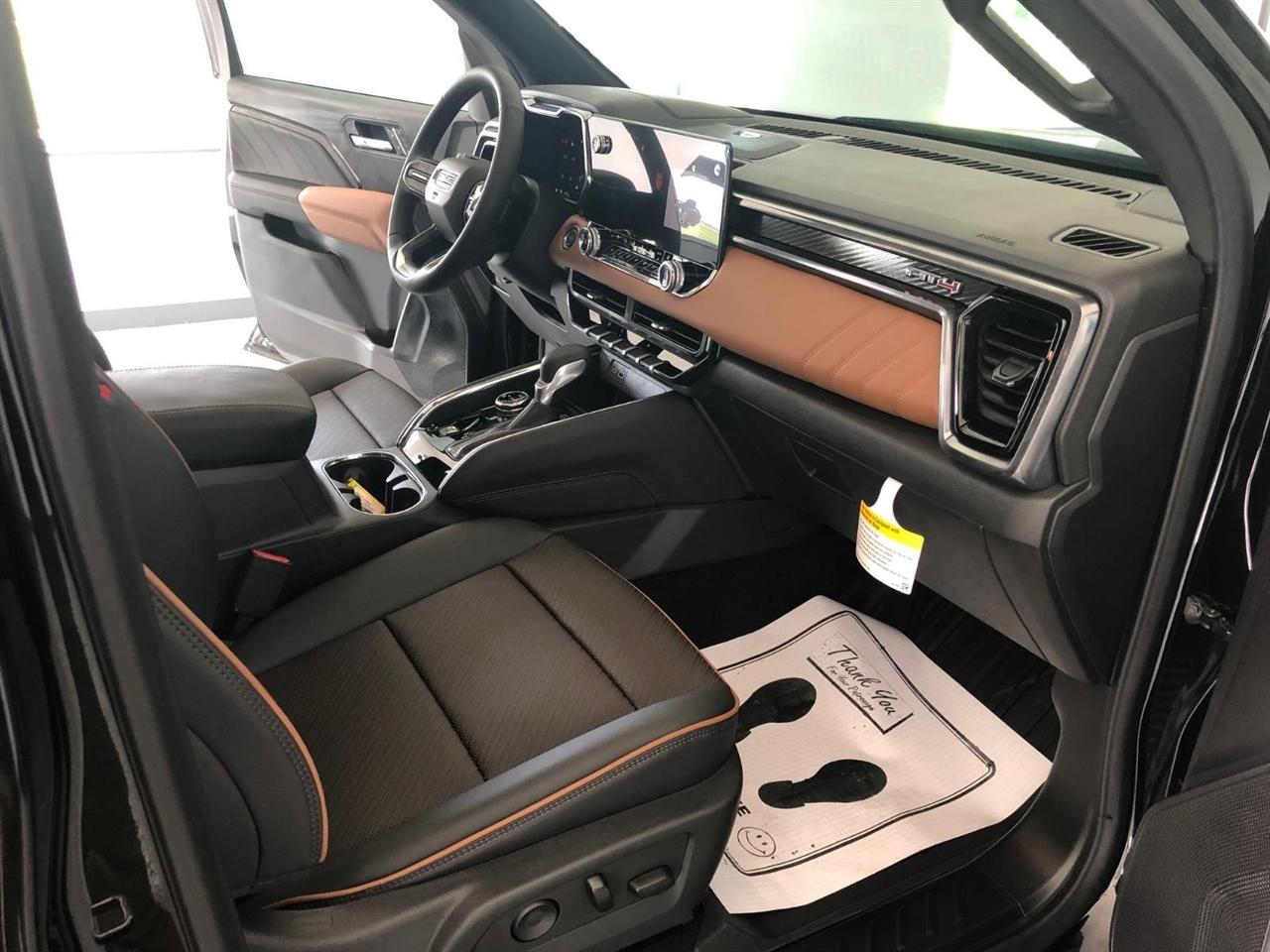 GMC Canyon 4WD Crew Cab AT4 2025