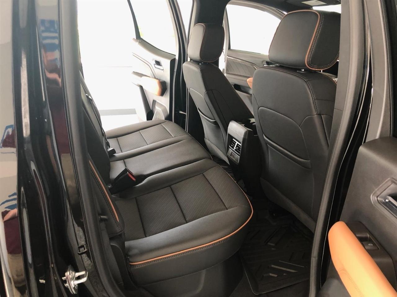 GMC Canyon 4WD Crew Cab AT4 2025