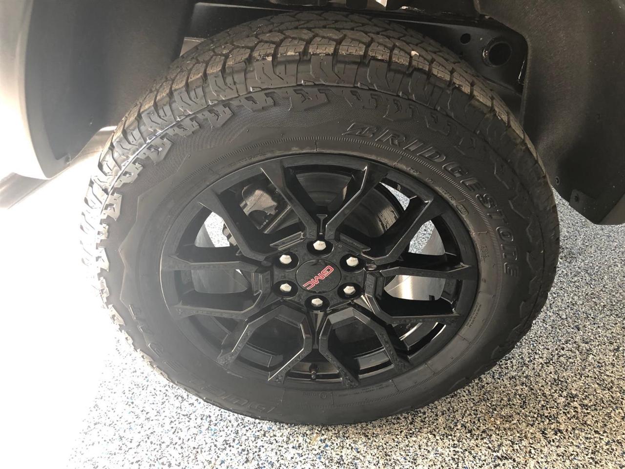 GMC Canyon 4WD Crew Cab AT4 2025