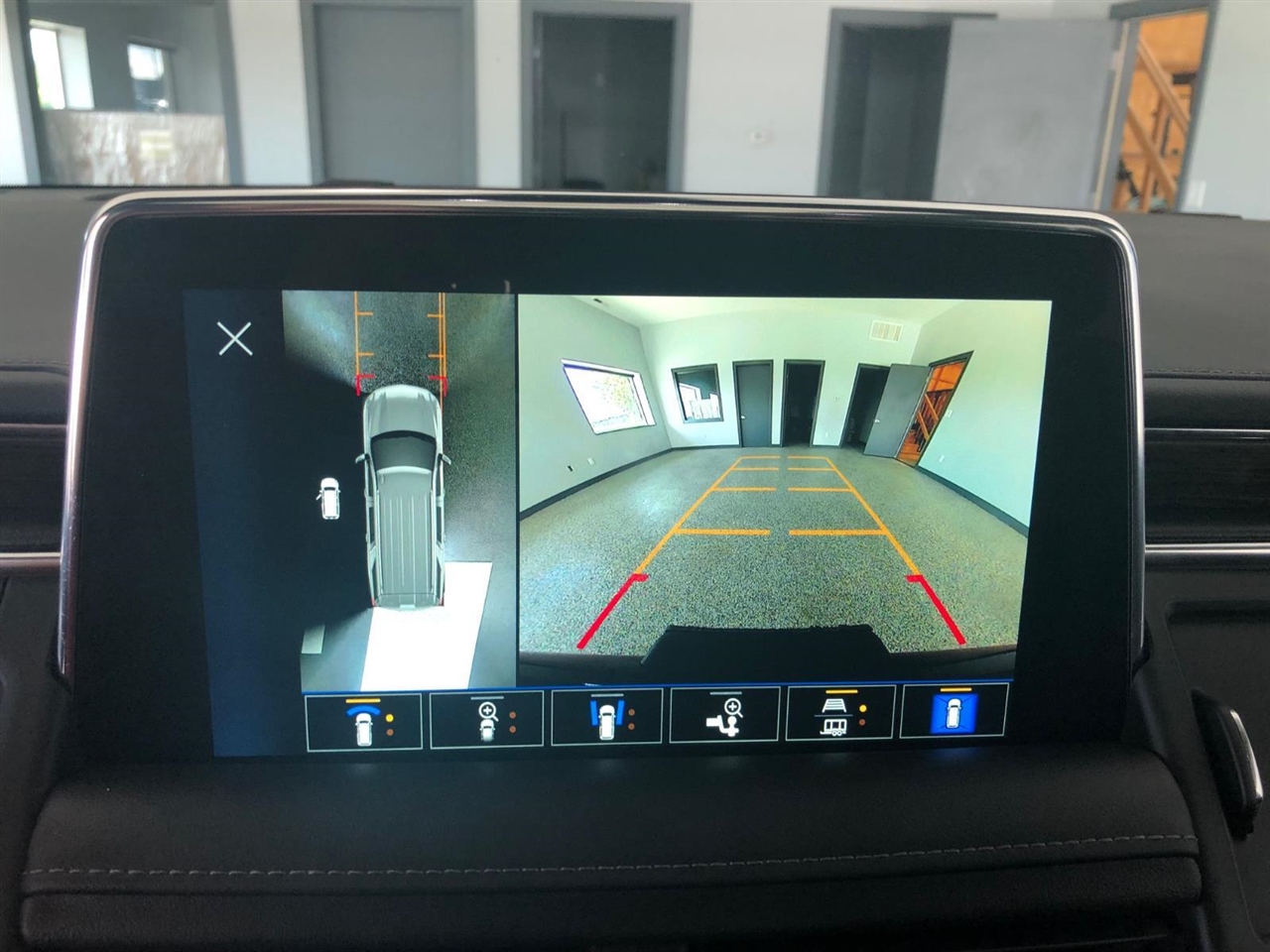 Chevrolet Tahoe 4WD 4dr LT 2022