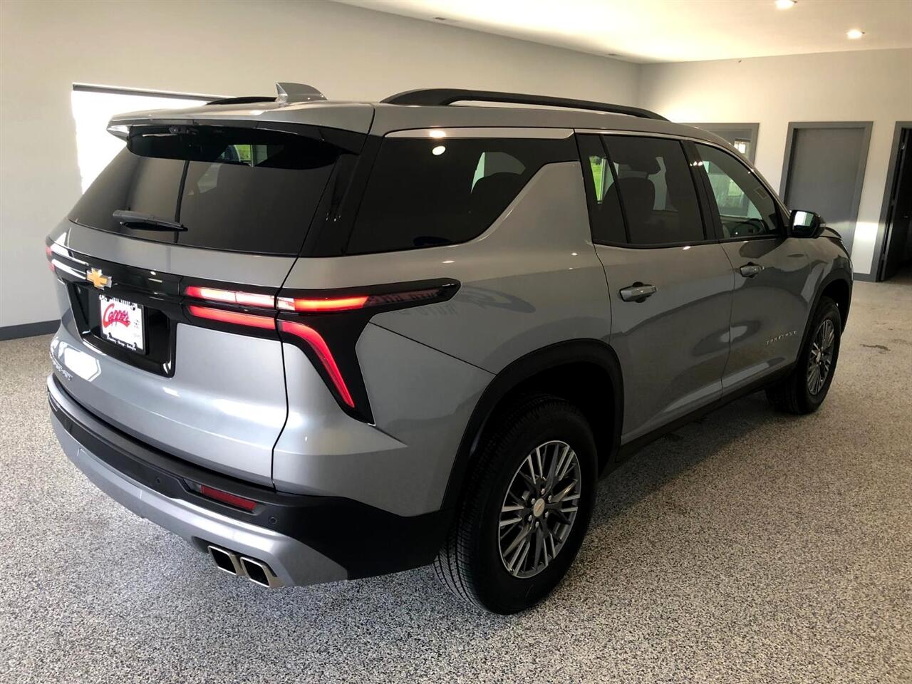 2026 Chevrolet Traverse 2LT photo 2
