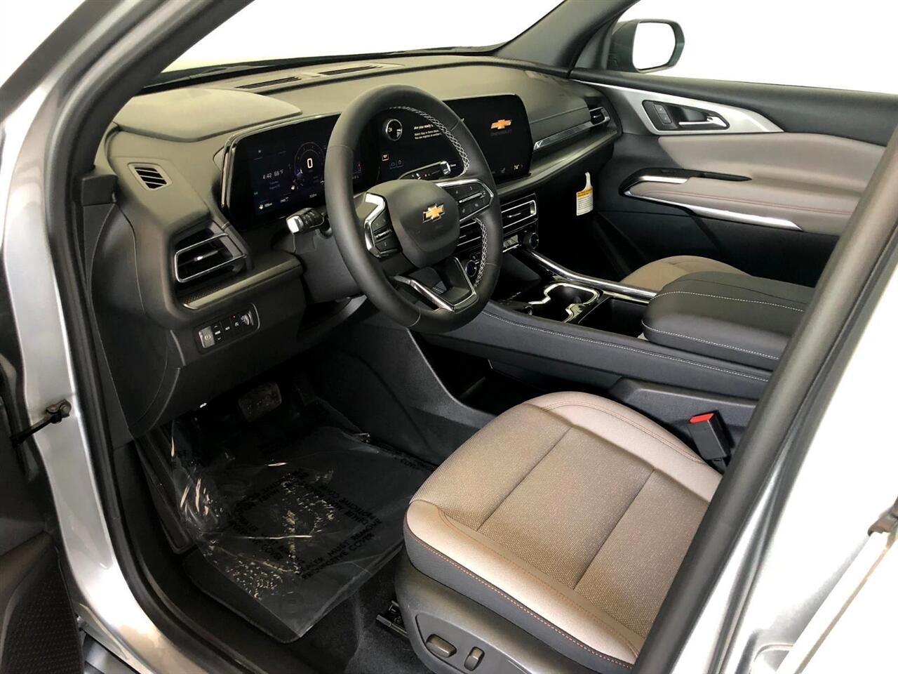 2026 Chevrolet Traverse 2LT photo 4