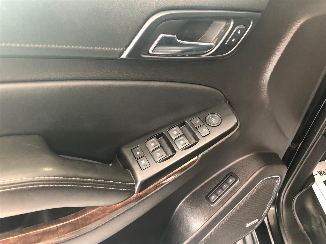 2017 Chevrolet Tahoe LT photo 4