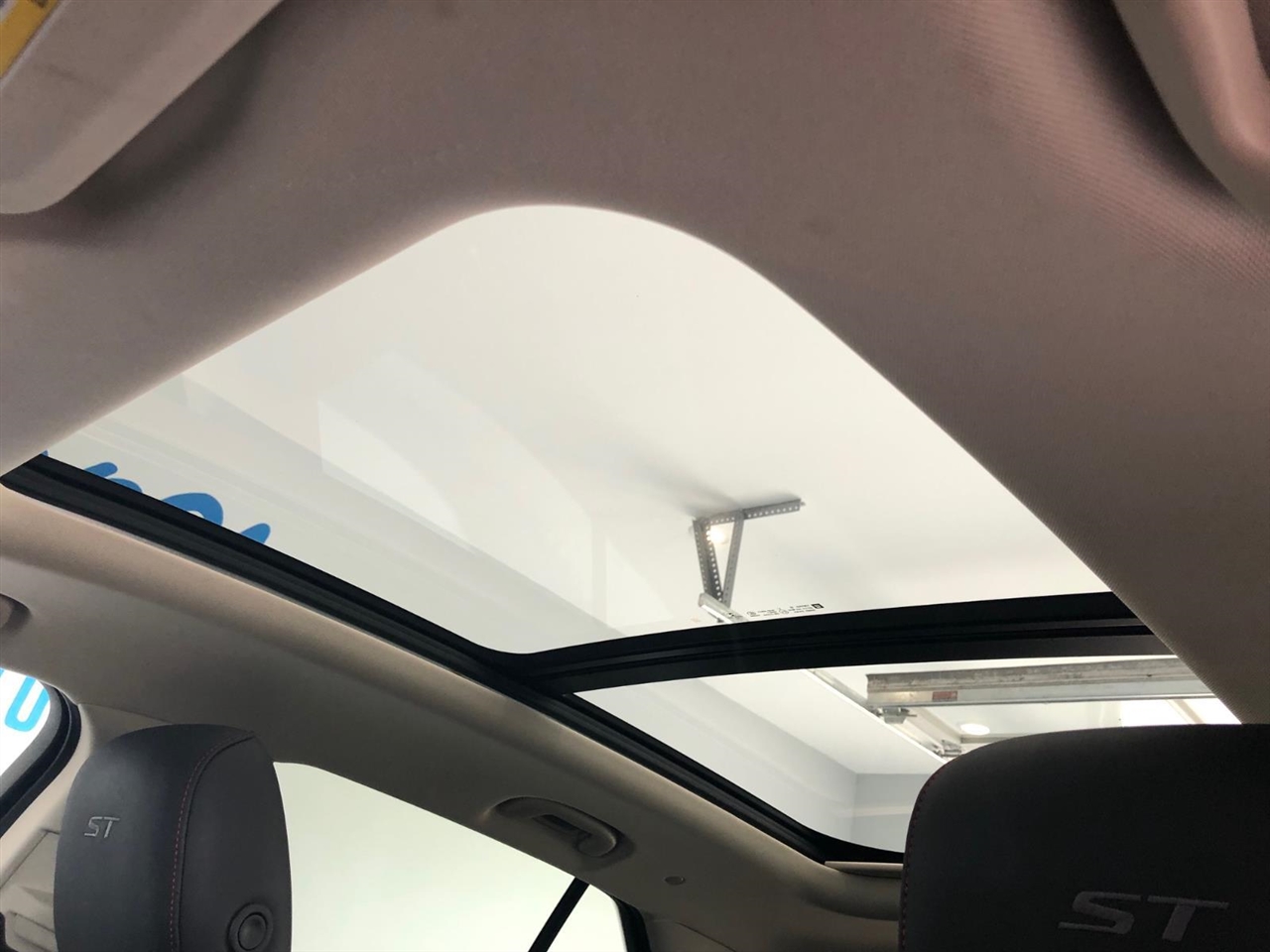 2023 Buick Envision Essence photo 7