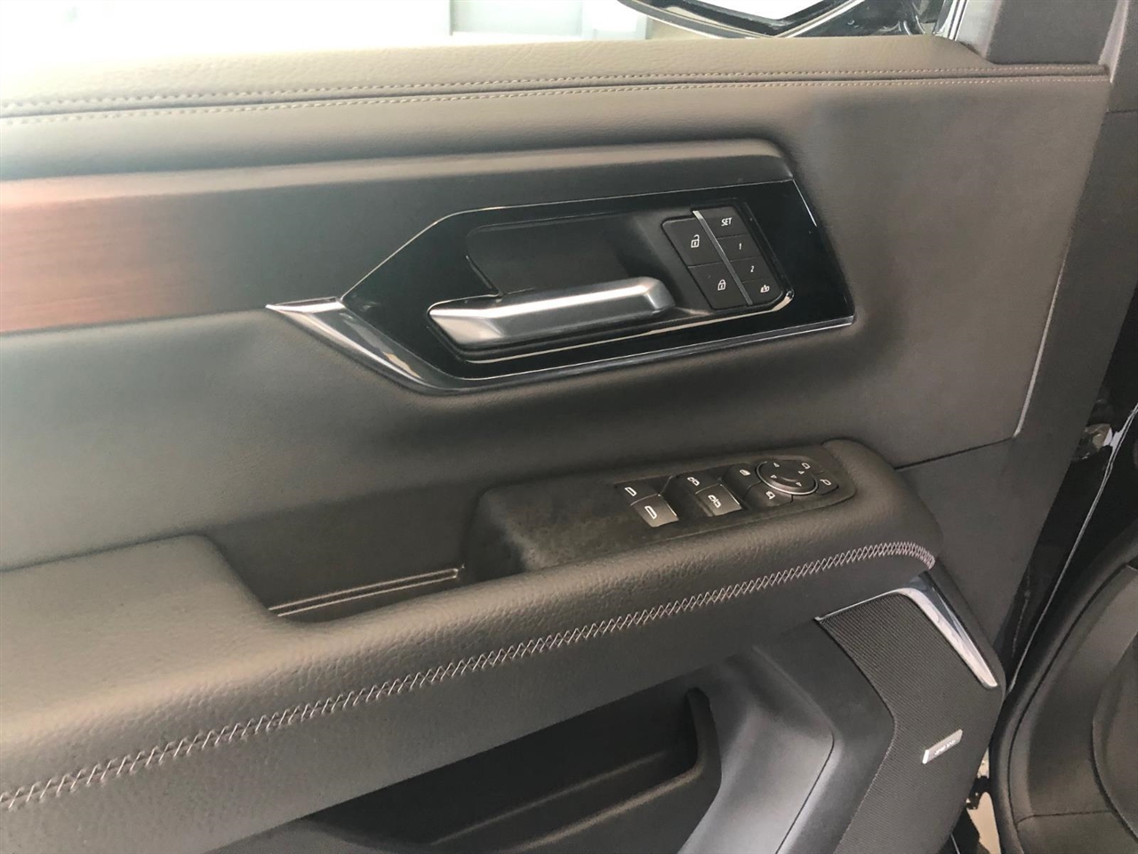 2025 Gmc Yukon Denali photo 6