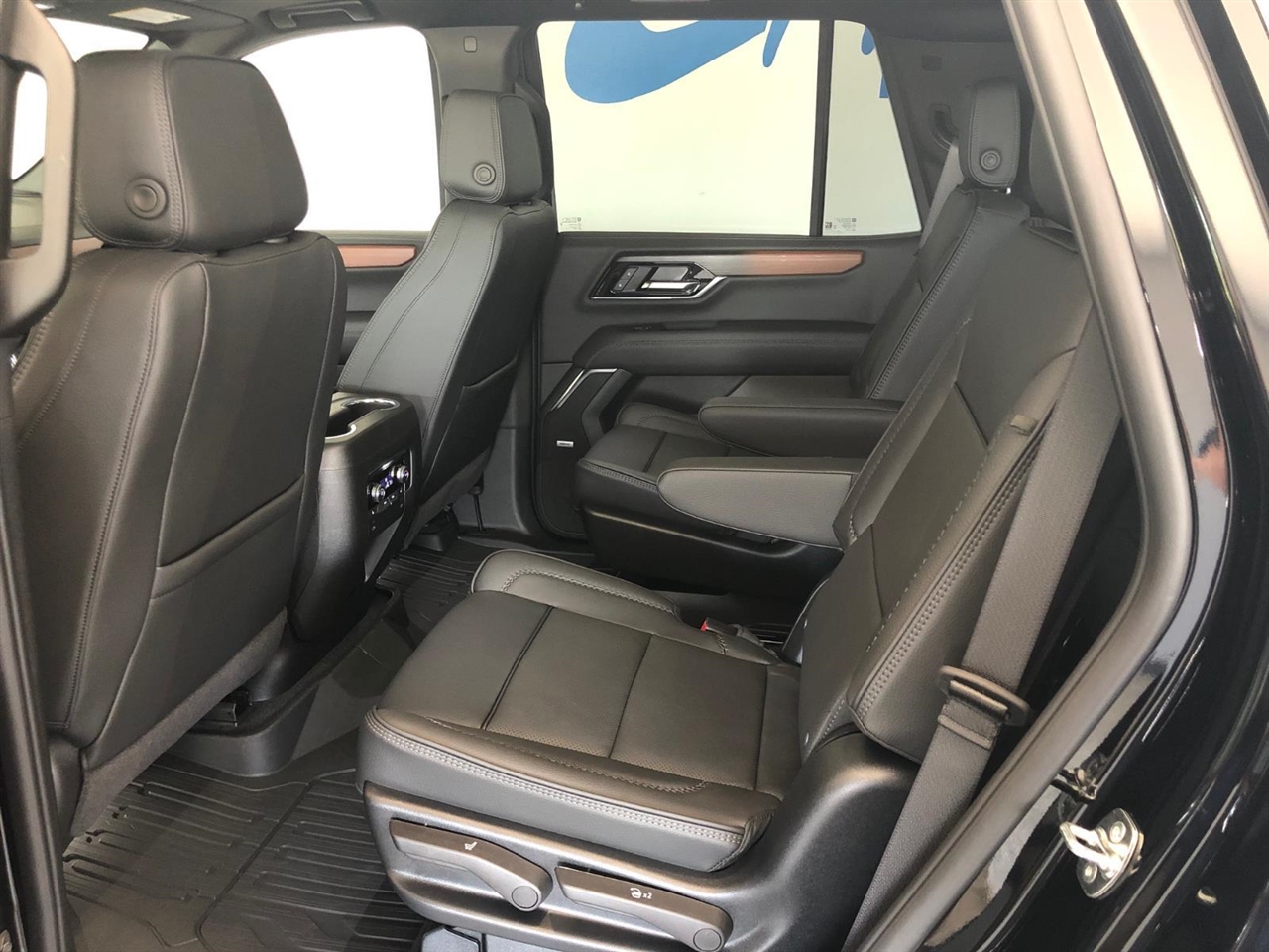 2025 Gmc Yukon Denali photo 9