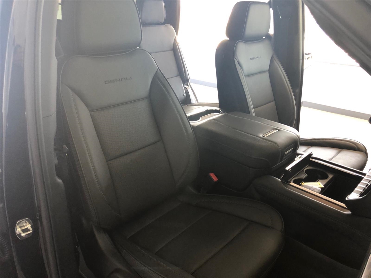 2025 Gmc Yukon Denali photo 12