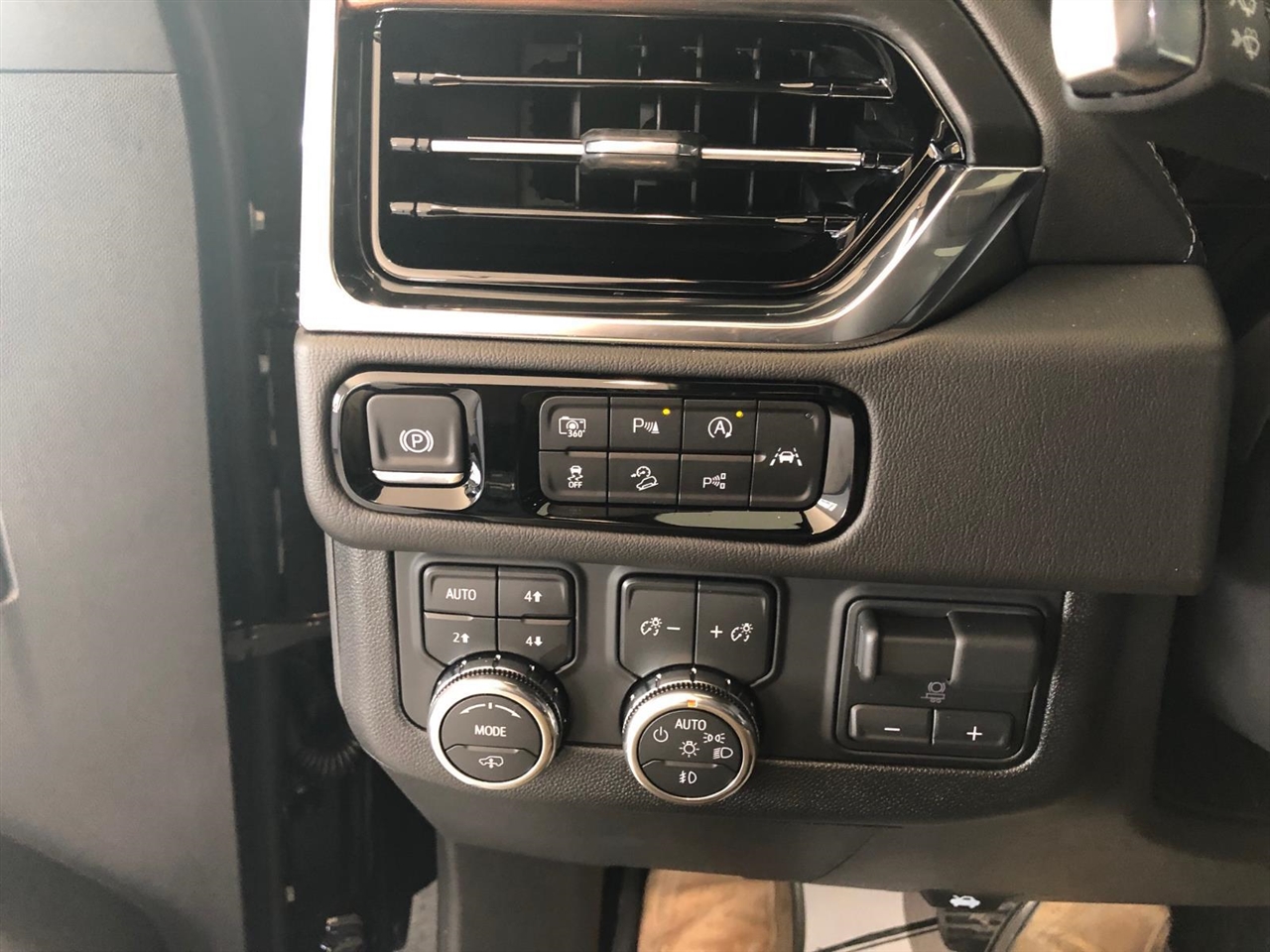 2025 Gmc Yukon Denali photo 23
