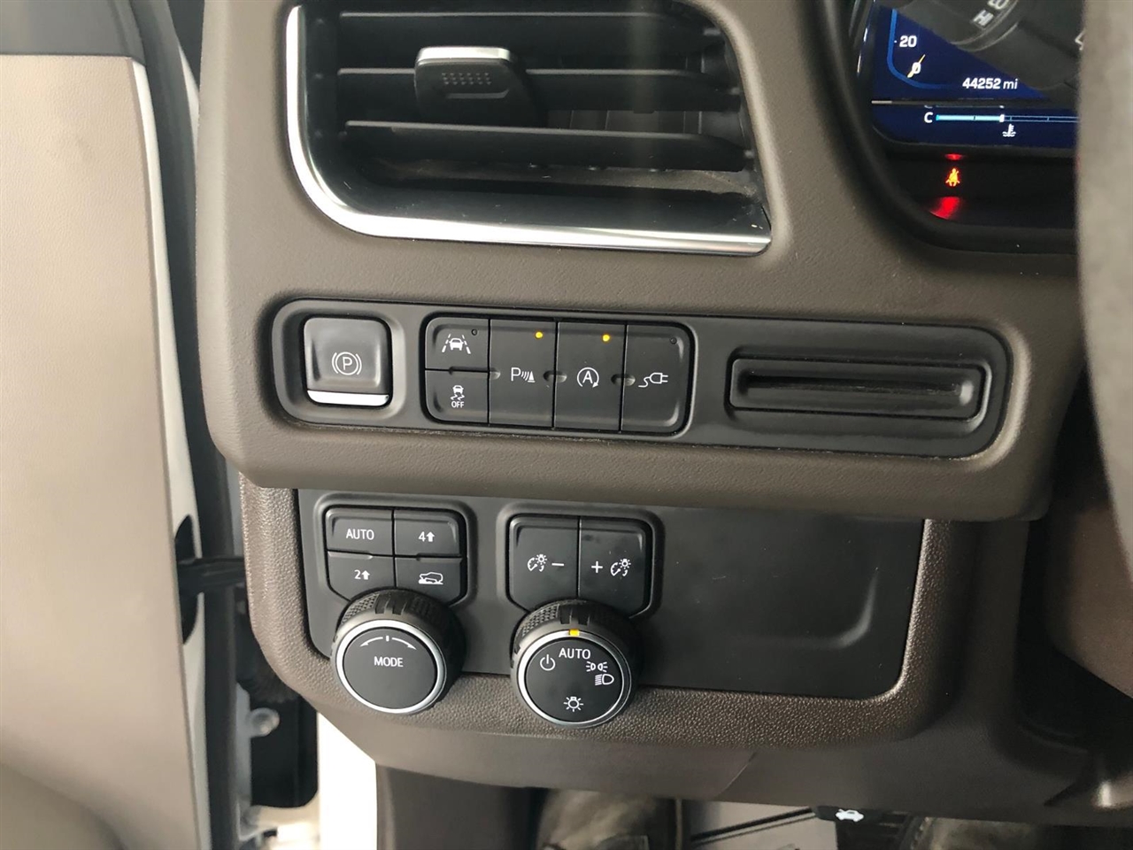 Chevrolet Tahoe 4WD 4dr LT 2022