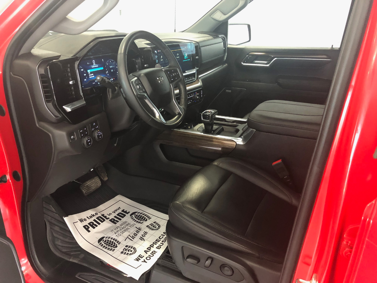 2023 Chevrolet Silverado 1500 LT Trail Boss photo 3