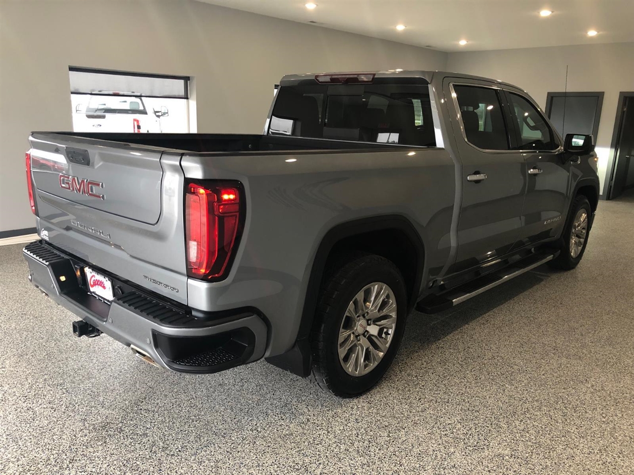 GMC Sierra 1500 4WD Crew Cab 147" Denali 2023