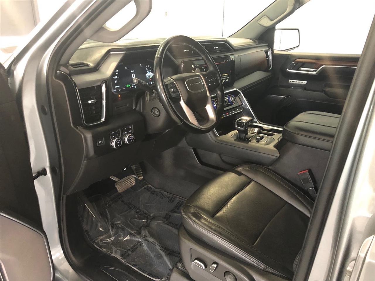 GMC Sierra 1500 4WD Crew Cab 147" Denali 2023