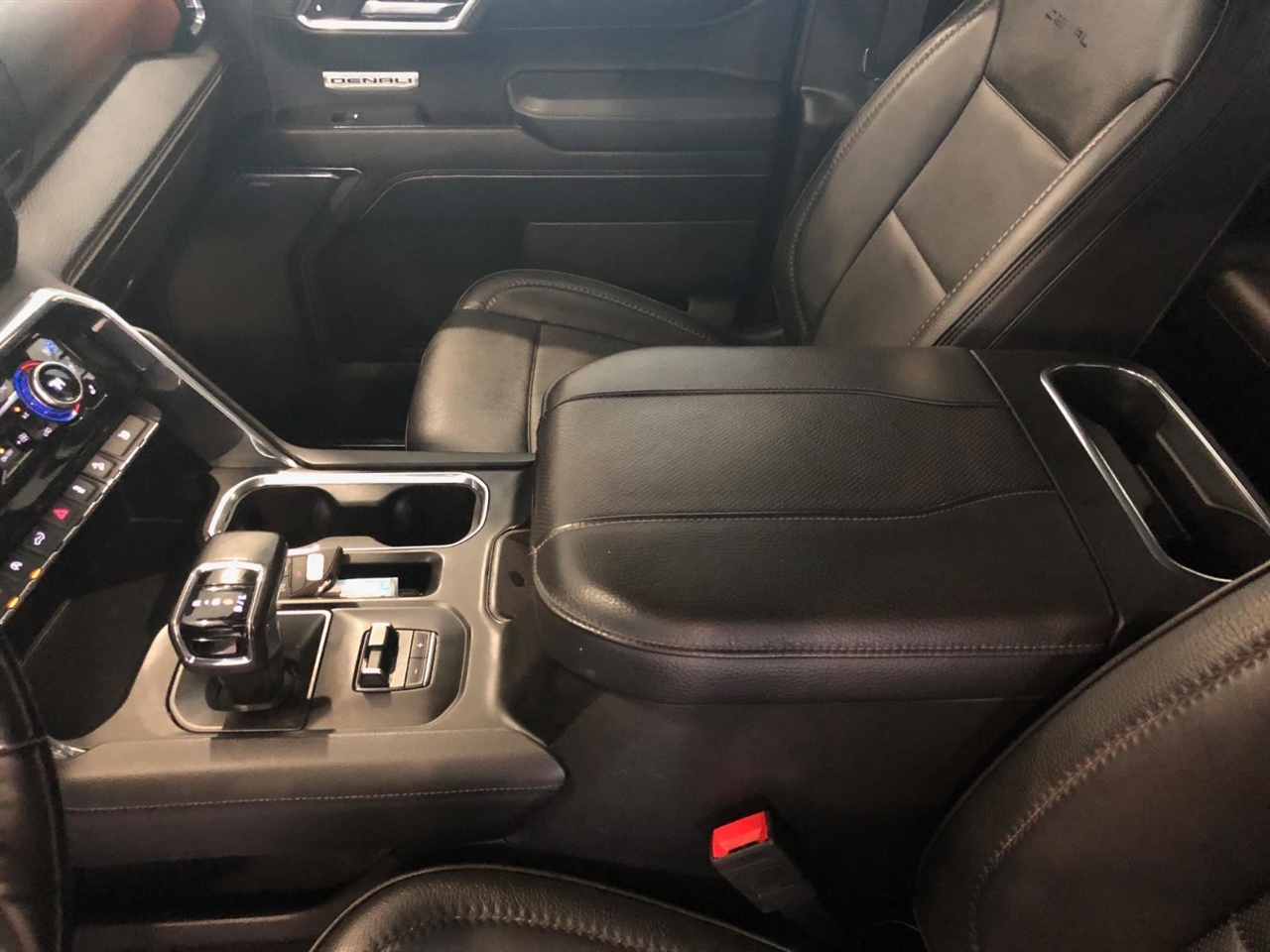 GMC Sierra 1500 4WD Crew Cab 147" Denali 2023