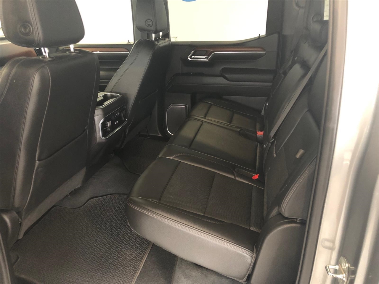 GMC Sierra 1500 4WD Crew Cab 147" Denali 2023