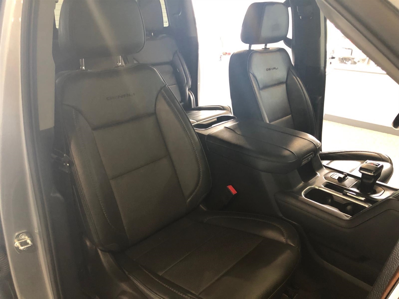 GMC Sierra 1500 4WD Crew Cab 147" Denali 2023