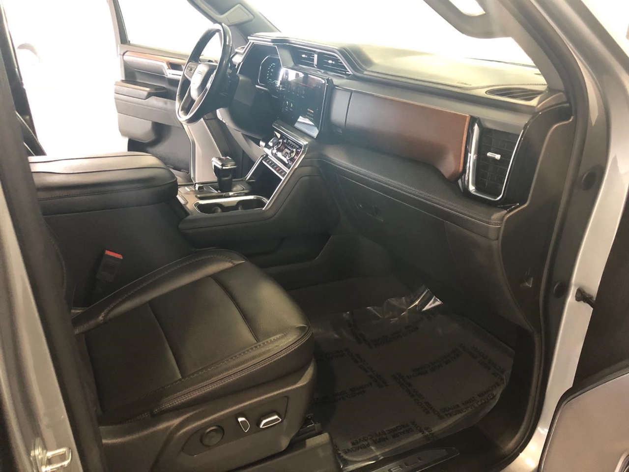 GMC Sierra 1500 4WD Crew Cab 147" Denali 2023