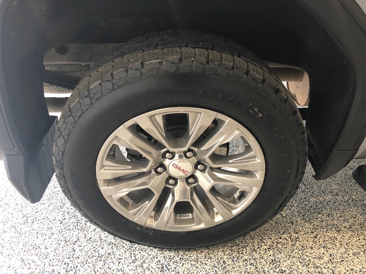 GMC Sierra 1500 4WD Crew Cab 147" Denali 2023