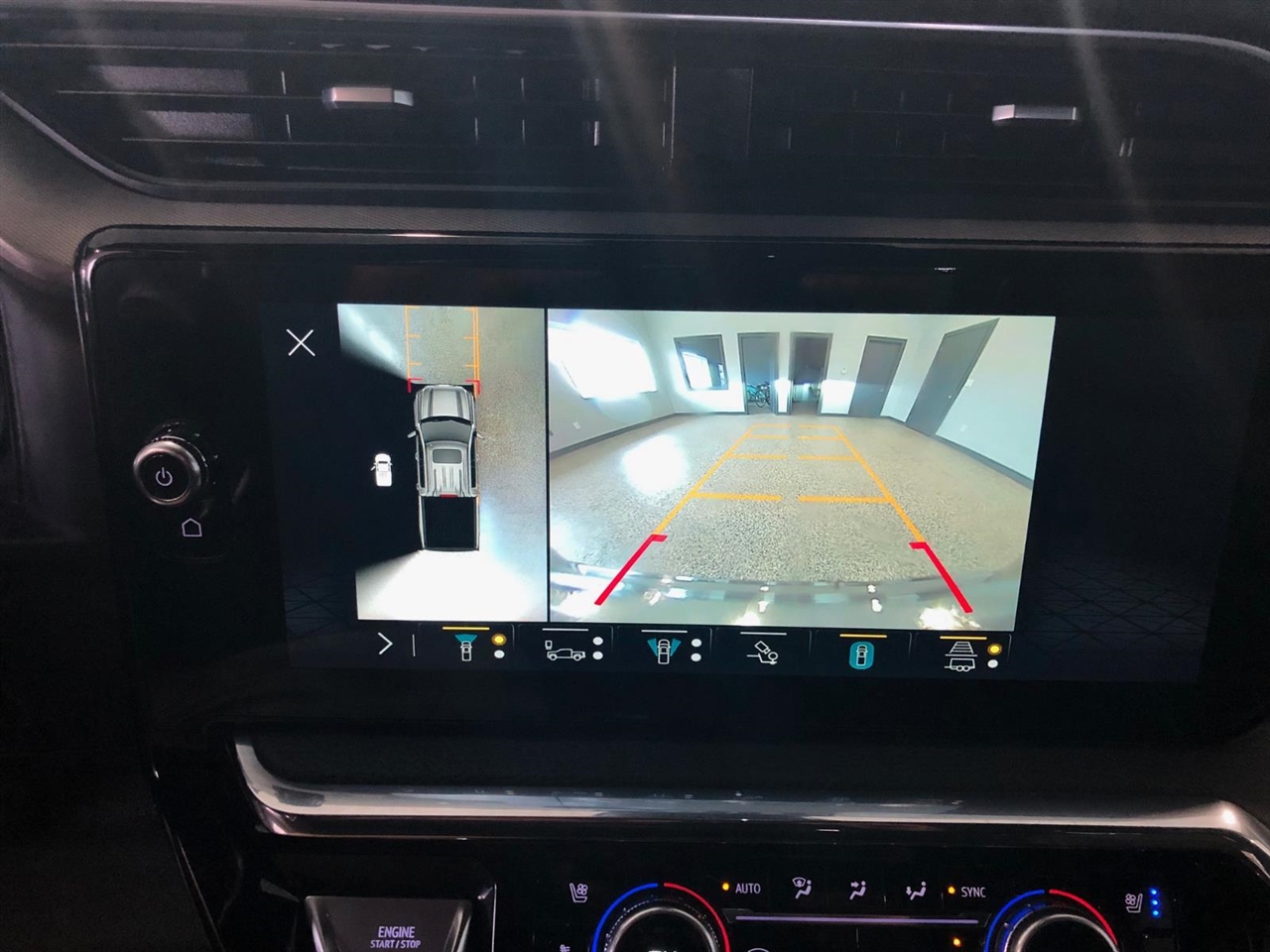 GMC Sierra 1500 4WD Crew Cab 147" Denali 2023