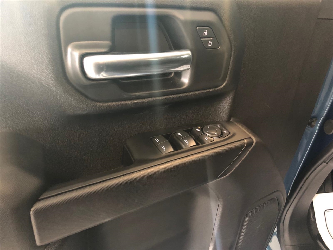 Chevrolet Silverado 2500HD 4WD Crew Cab 159" Custom 2026