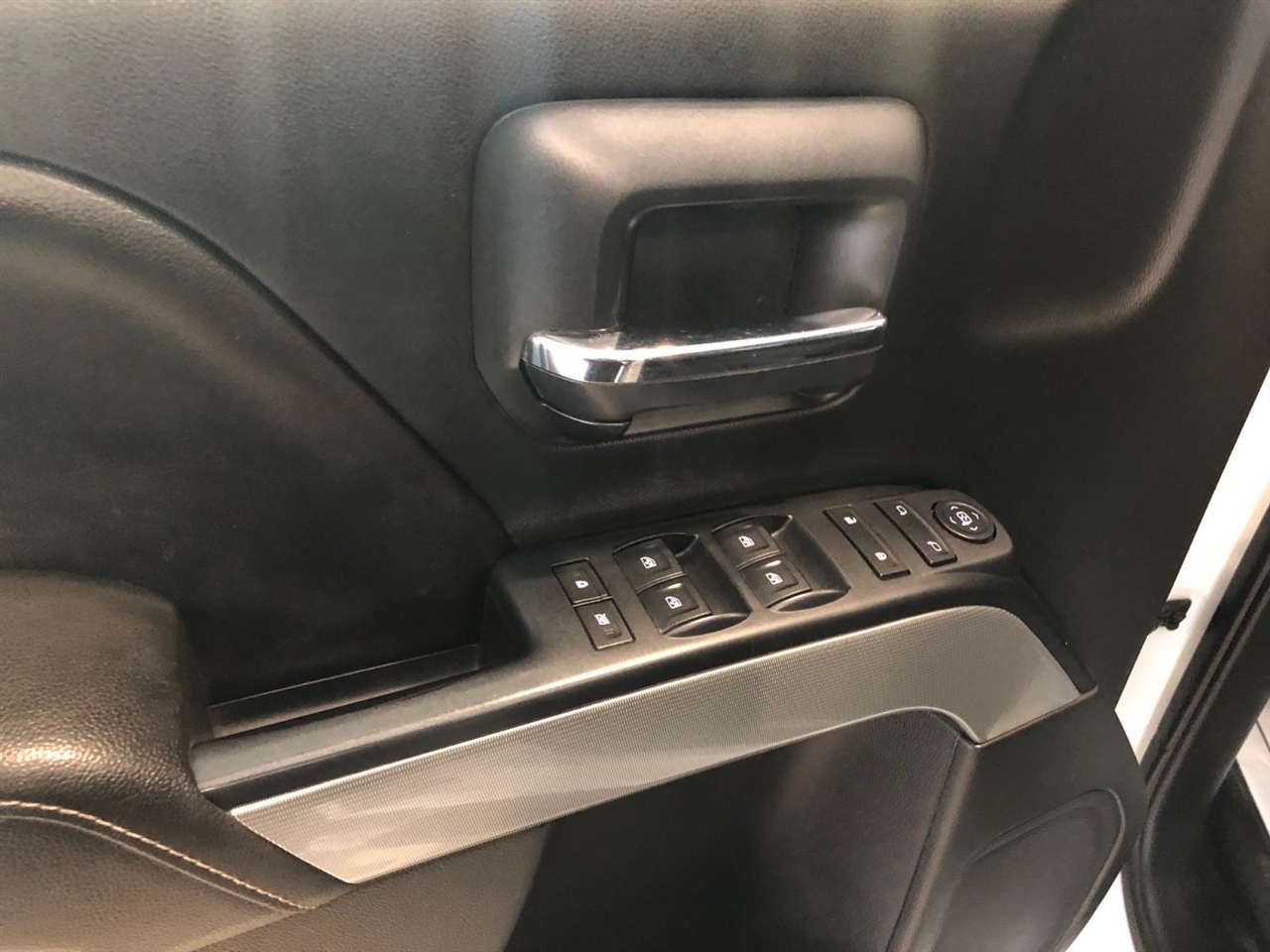 Chevrolet Silverado 2500HD Built After Aug 14 4WD Crew Cab 153.7" LT 2015