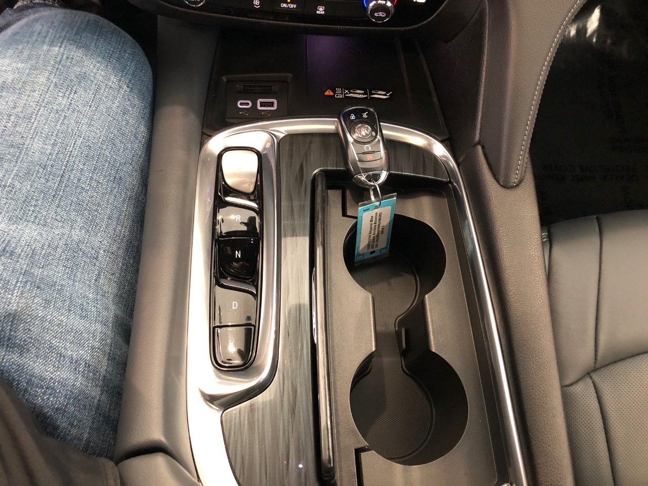 Buick Enclave AWD 4dr Essence 2022