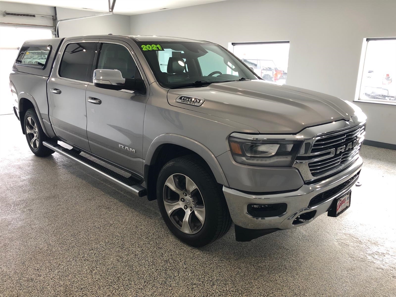 RAM 1500 Laramie 4x4 Crew Cab 5'7" Box 2021