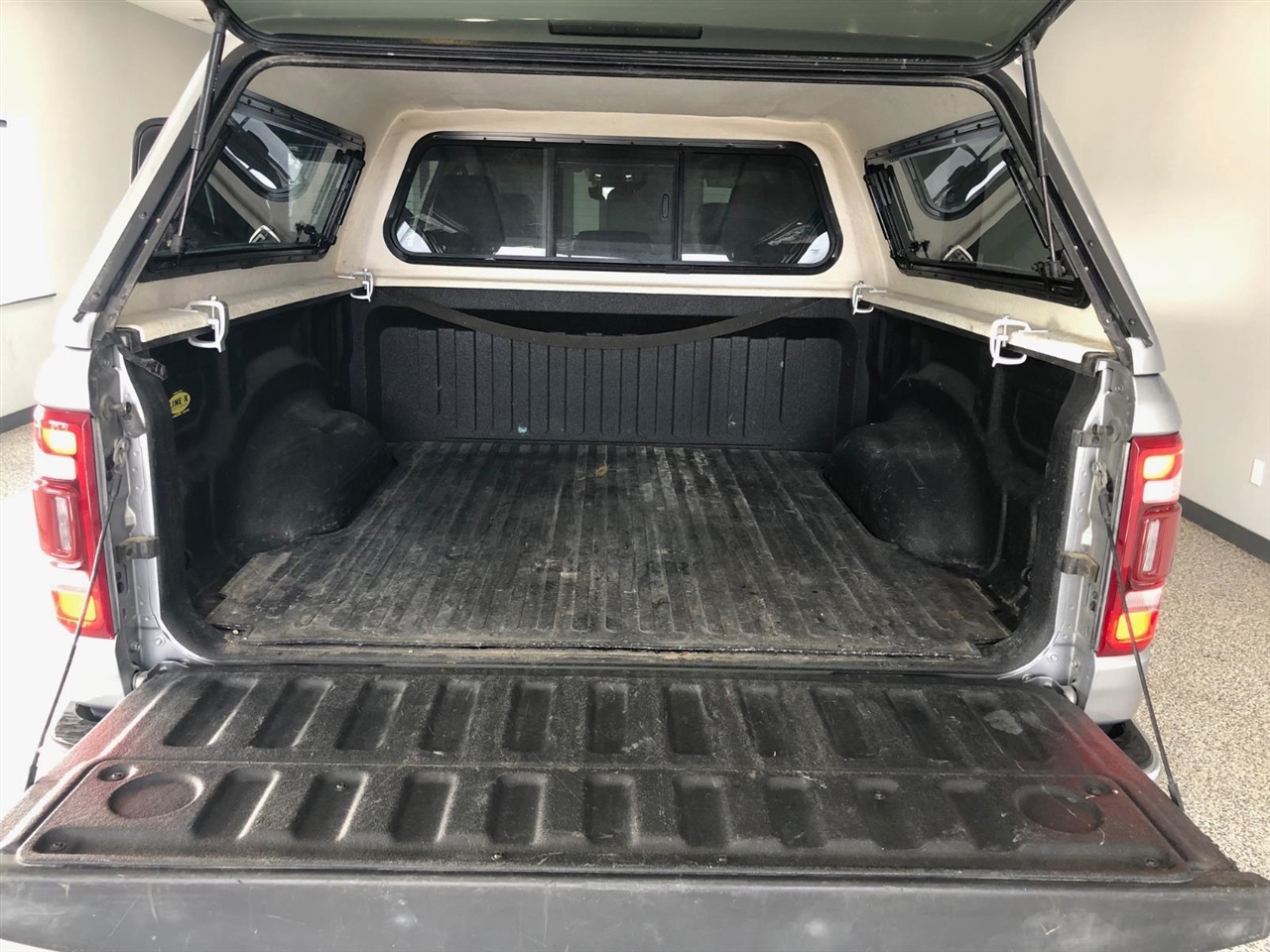RAM 1500 Laramie 4x4 Crew Cab 5'7" Box 2021