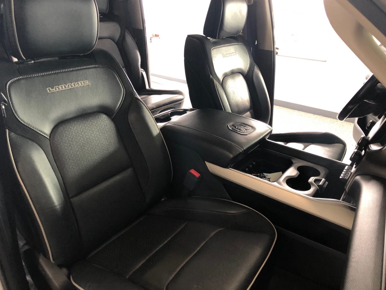 RAM 1500 Laramie 4x4 Crew Cab 5'7" Box 2021