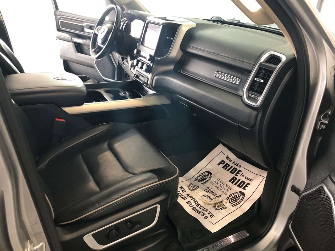 RAM 1500 Laramie 4x4 Crew Cab 5'7" Box 2021