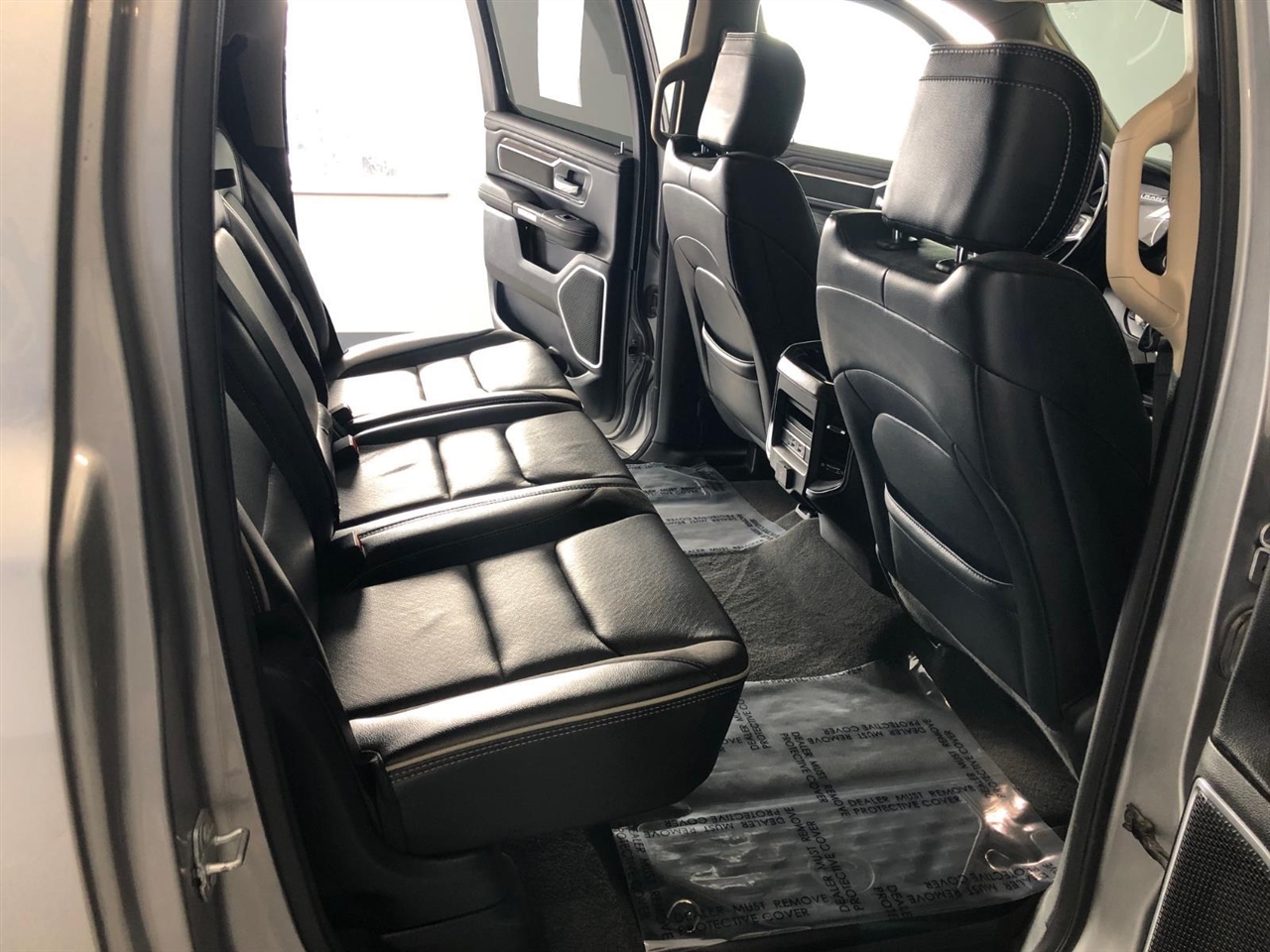 RAM 1500 Laramie 4x4 Crew Cab 5'7" Box 2021