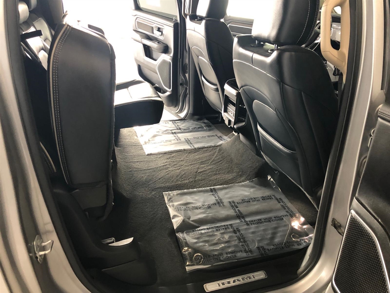 RAM 1500 Laramie 4x4 Crew Cab 5'7" Box 2021